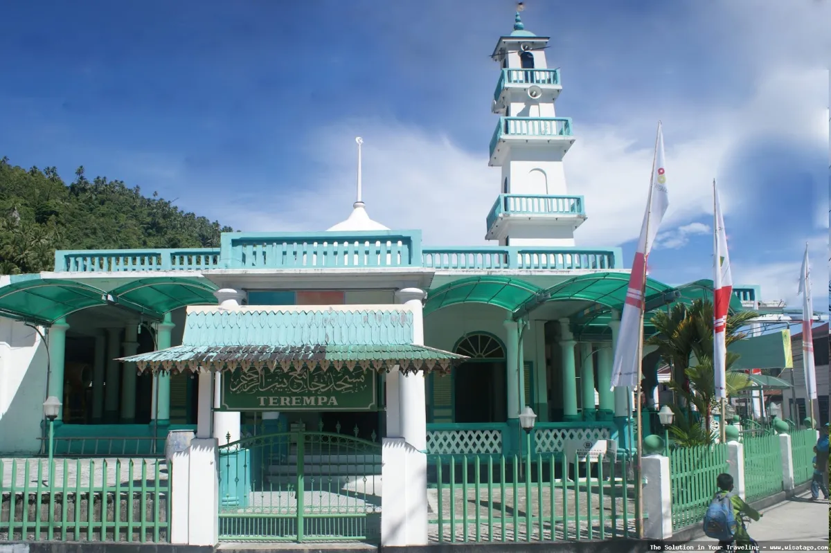 Masjid Baiturokhim: Tempat Ibadah yang Menyatu dengan Kehidupan Warga Cilacap
